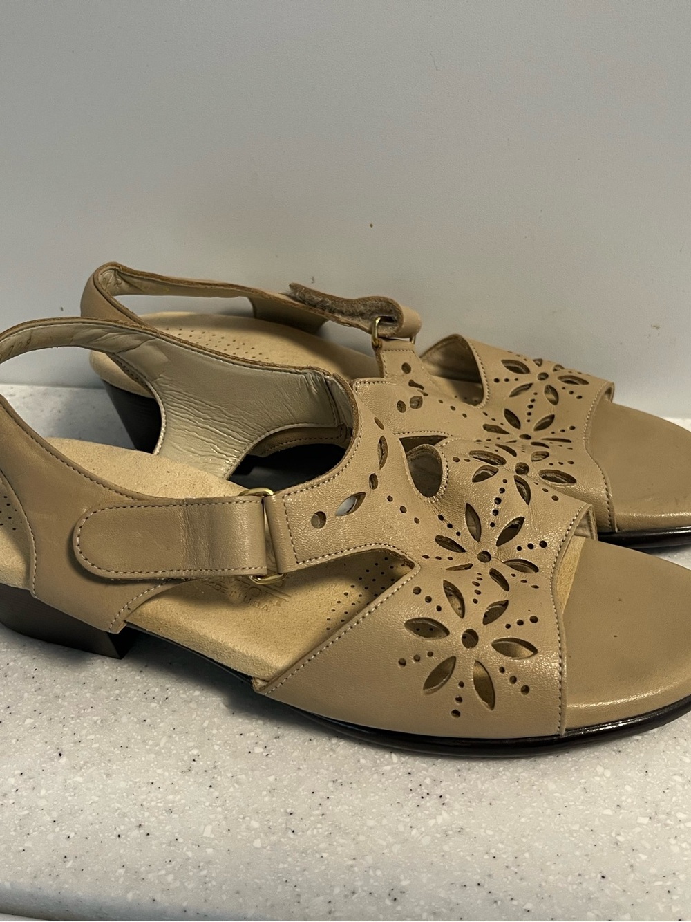 SAS San Antonio Shoemakers Comfortable Women's Tan Laser-Cut Slingback Sandals